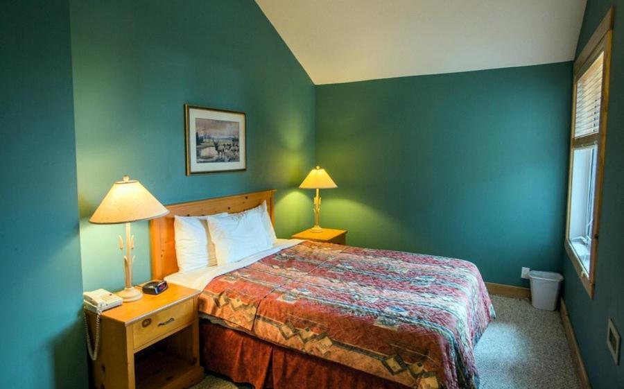 Cornerstone Lodge By Park Vacation Management Fernie Luaran gambar