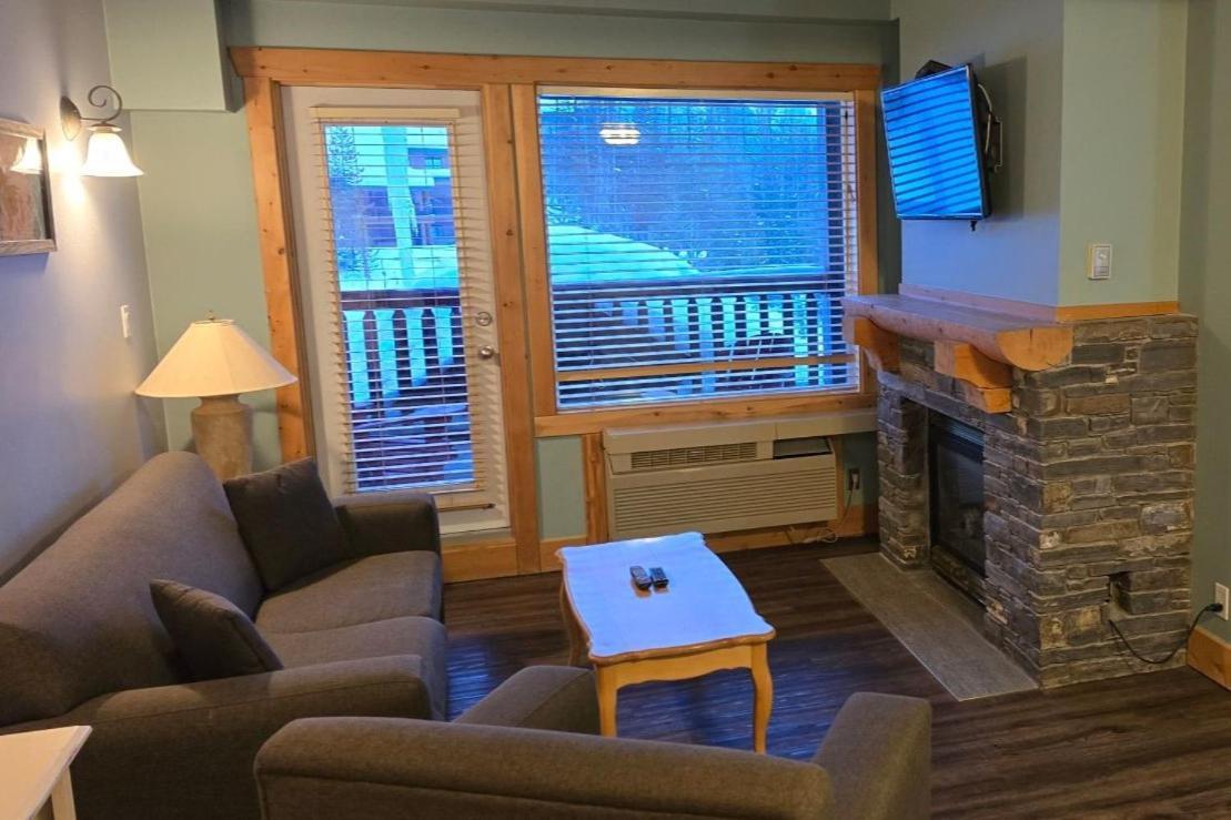 Cornerstone Lodge By Park Vacation Management Fernie Luaran gambar