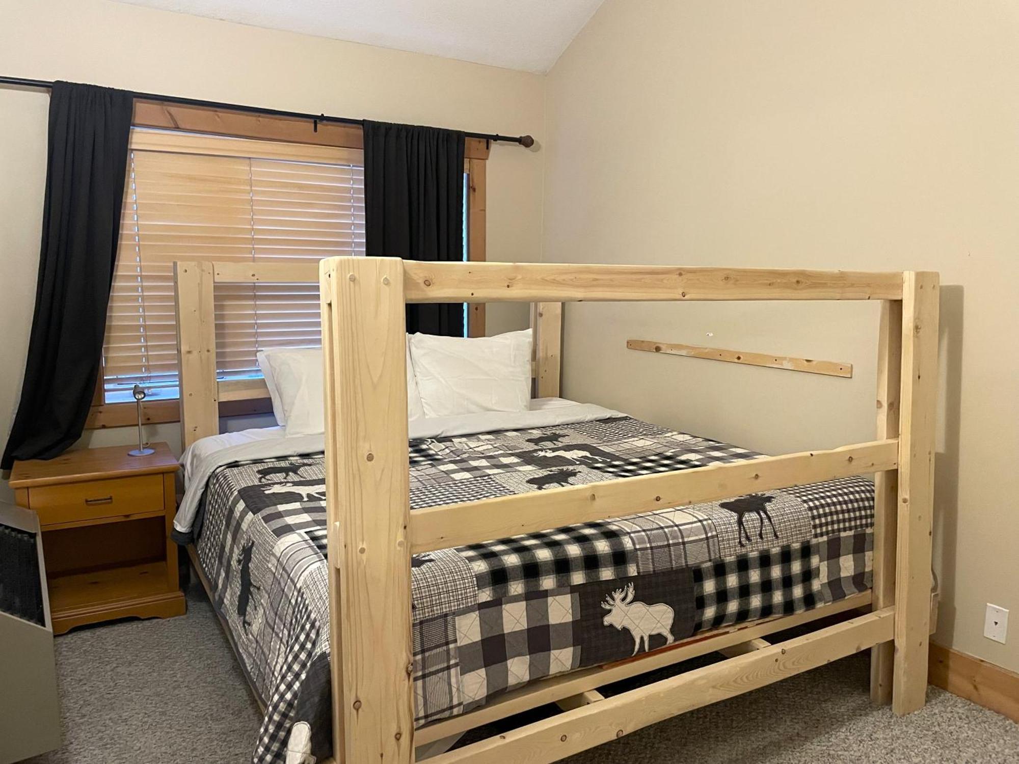 Cornerstone Lodge By Park Vacation Management Fernie Luaran gambar