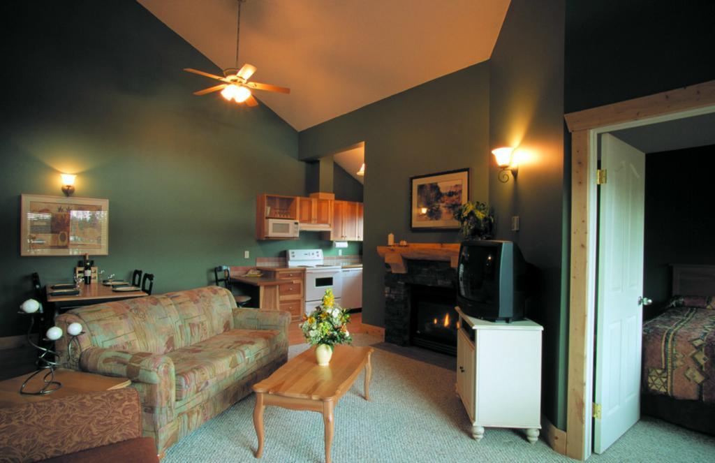 Cornerstone Lodge By Park Vacation Management Fernie Luaran gambar